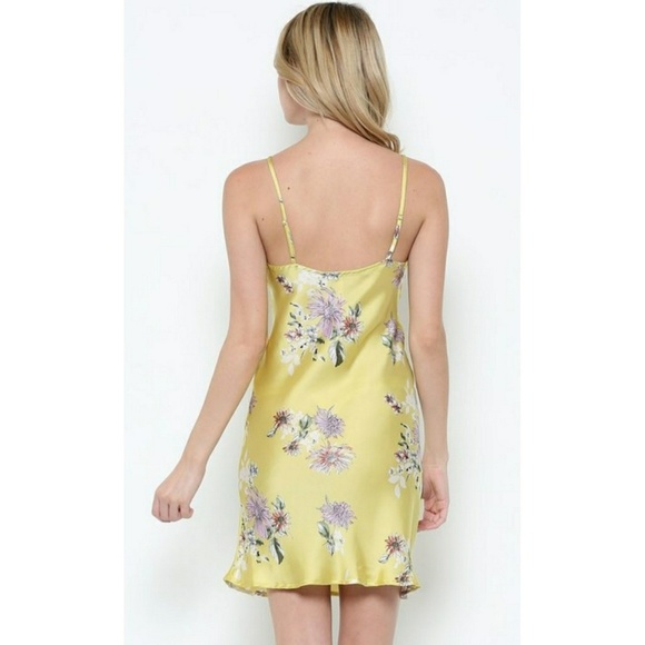 FINAL SALE 🆕🌿FLORAL CAMI DRESS🌿 - Picture 2 of 4